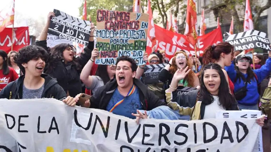 Universidades: vence hoy el plazo judicial para que el Gobierno actualice salarios y becas