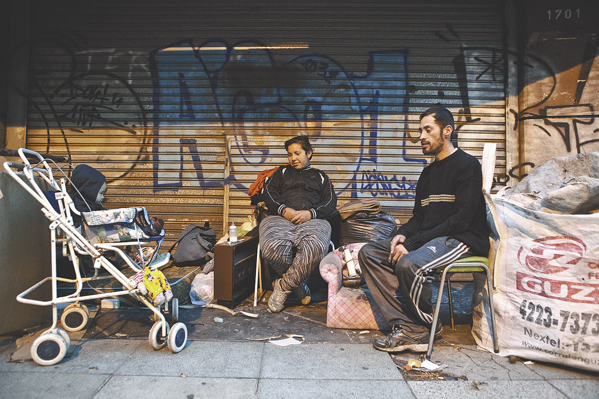 Situación de calle en Argentina: el Gobierno cifra en menos de 10.000 las personas sin techo y desata la polémica