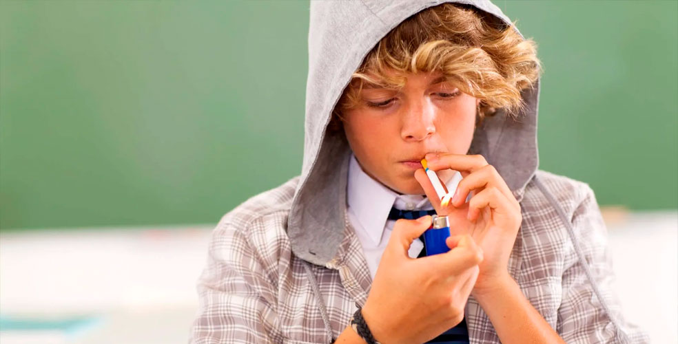 Reino Unido prohíbe el tabaco para siempre a una generación entera