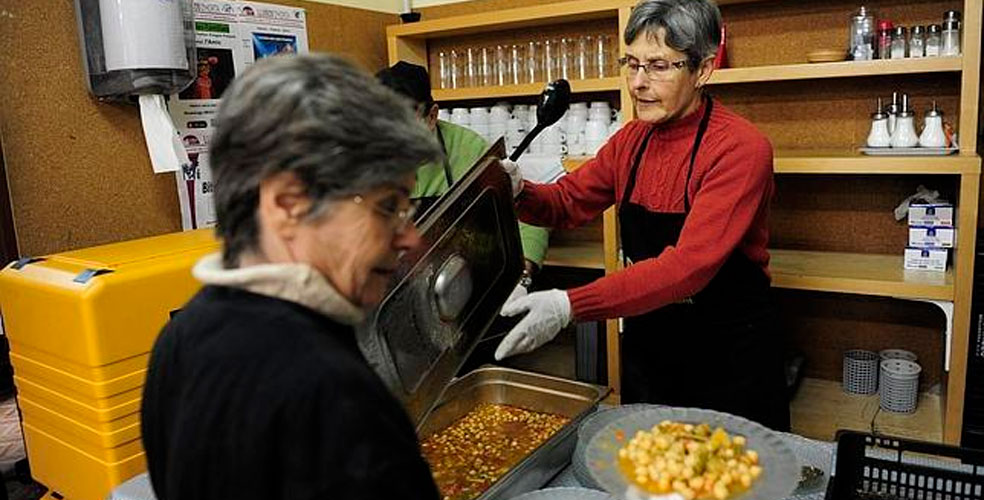 El modelo que convierte el desperdicio alimentario en empleo en Barcelona