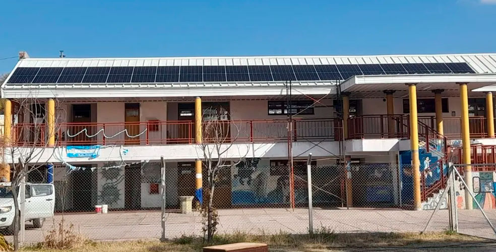 Escuelas que generan su propia energía: Mendoza ahorra 0 millones con paneles solares