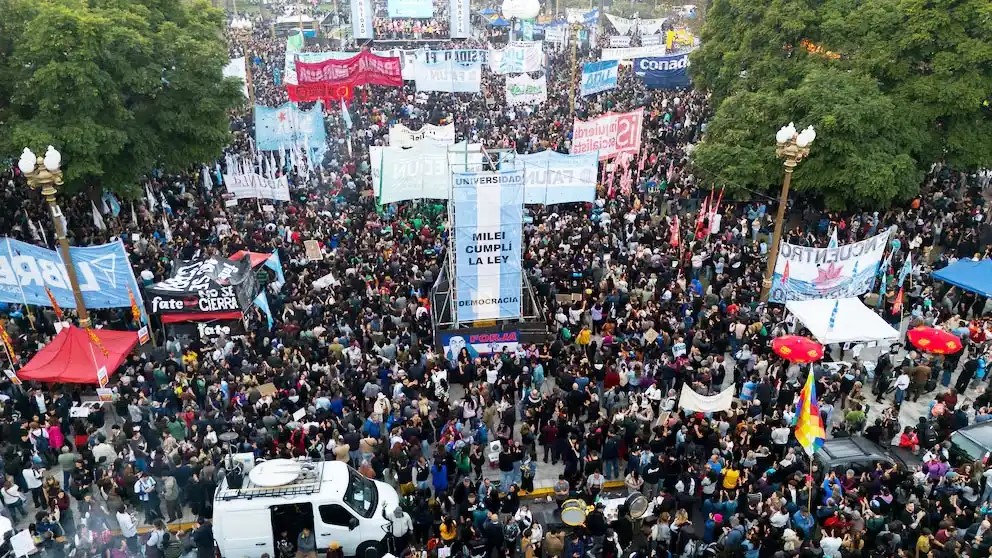 Marea humana en Plaza de Mayo por la Universidad Pública