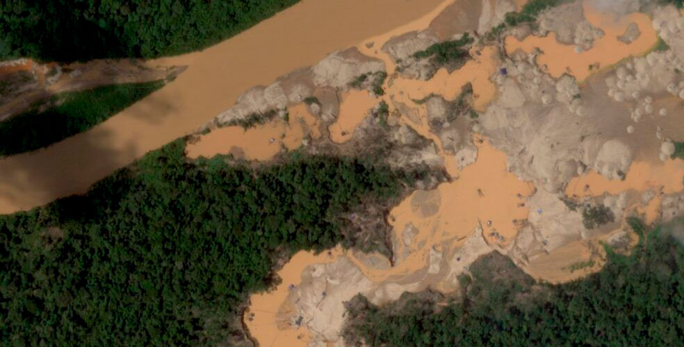 Minería ilegal devora la Amazonía ecuatoriana: 111 hectáreas protegidas, destruidas